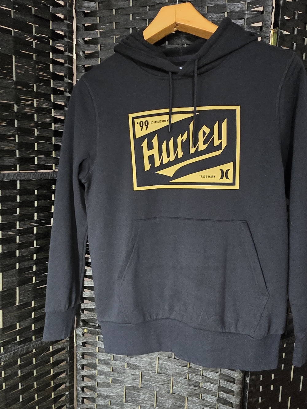 Hurley Black Pullover Hoodie with Gold Mens Small NWT